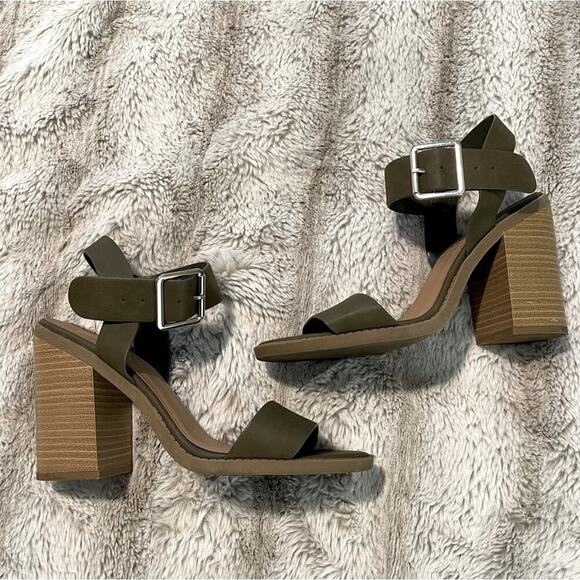 Coconuts by Matisse Talbert Oliver Green Leather Strap Heeled Sandals - Picture 3 of 7